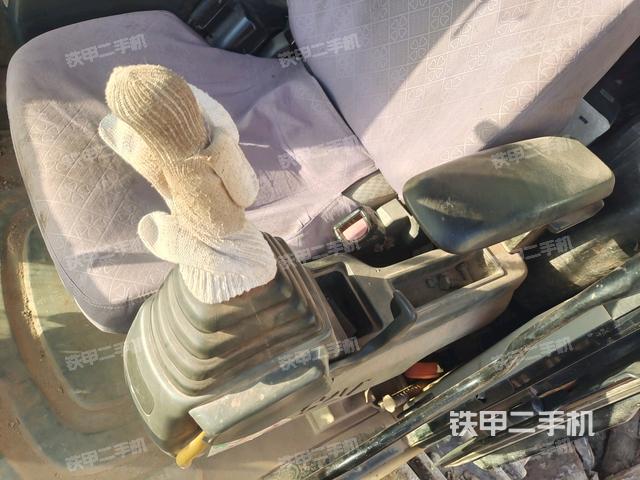 右側(cè)玻璃角標（駕駛室部分）