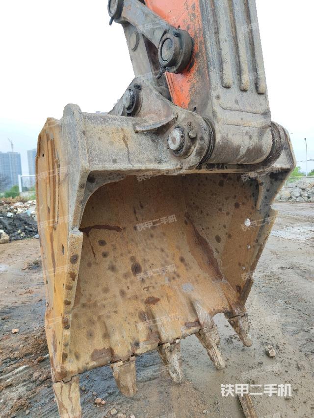 铲斗右后整体(工作和回转装置) 铲斗右后整体(工作和回转装置)