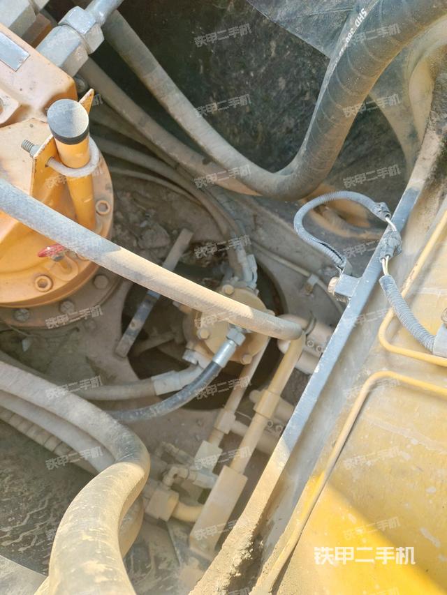 中央回轉(zhuǎn)接頭特寫（上車部件）