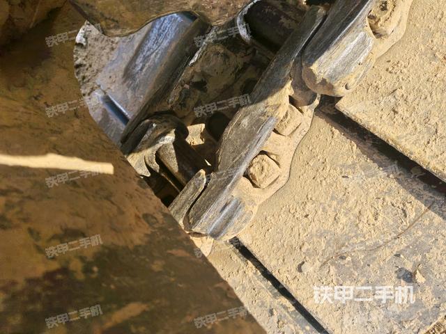 左驅(qū)動輪（行走機(jī)構(gòu)）