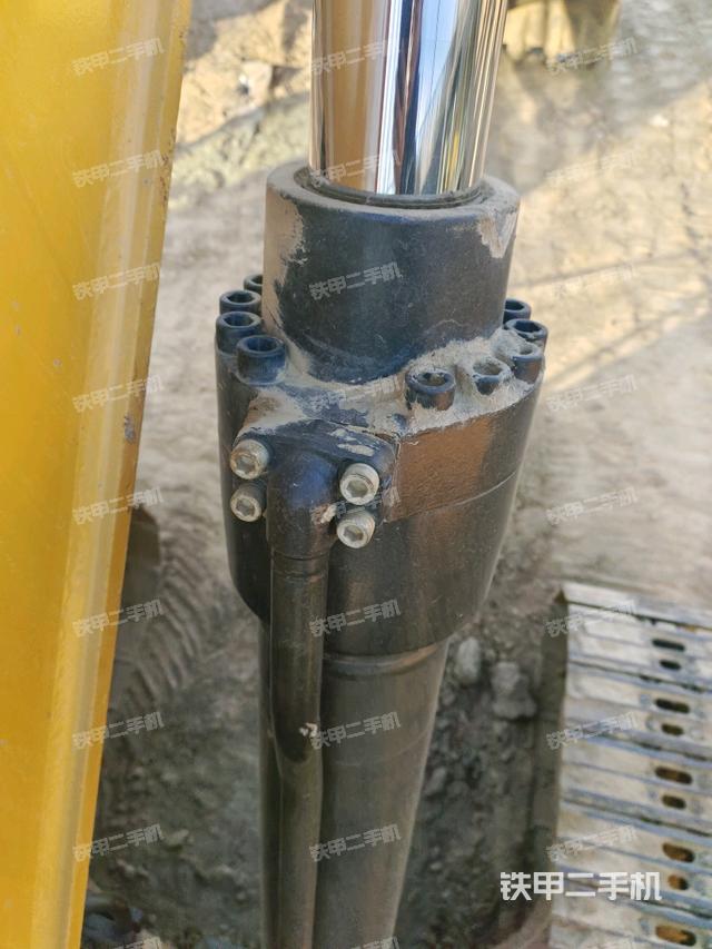 大臂油缸整體?豎拍（工作和回轉(zhuǎn)裝置）