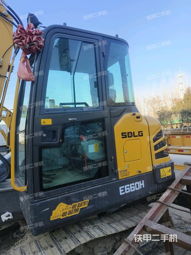 駕駛室整體（整機外觀）