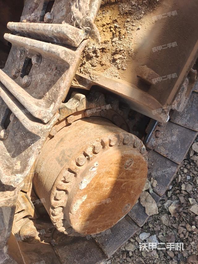 右驅(qū)動輪（行走機構(gòu)）