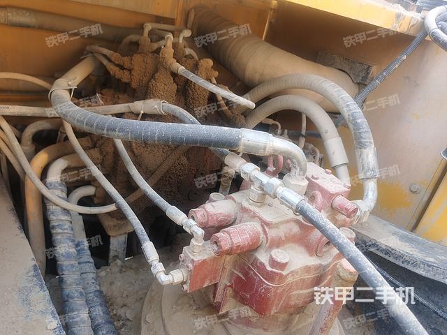 回转马达和主控阀（整机外观）