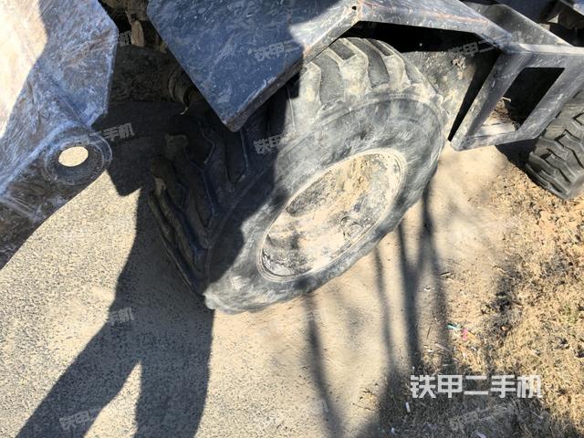 左驅(qū)動(dòng)輪(行走機(jī)構(gòu)) 左驅(qū)動(dòng)輪(行走機(jī)構(gòu))