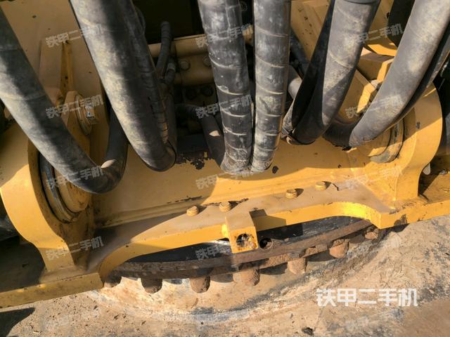 大臂背部俯視(工作和回轉(zhuǎn)裝置) 大臂背部俯視(工作和回轉(zhuǎn)裝置)