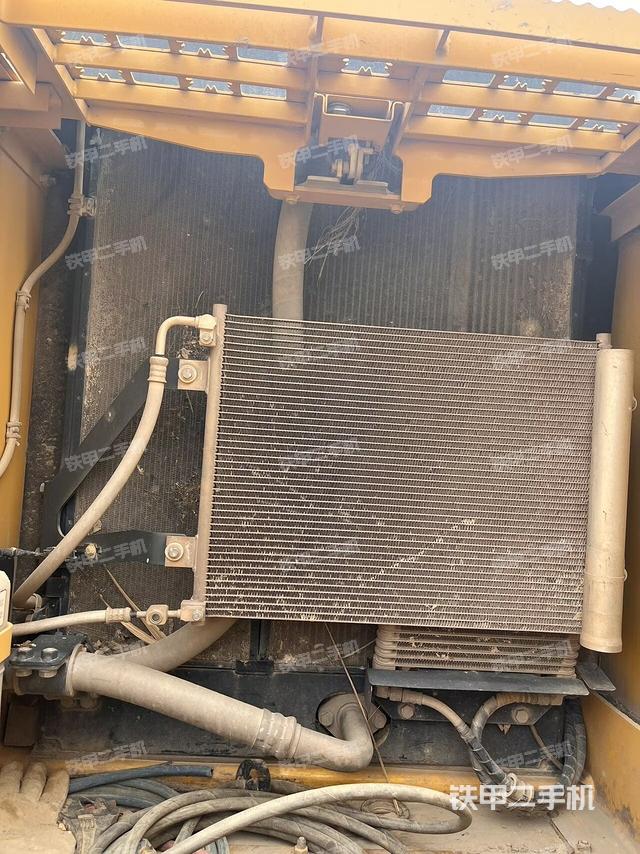 散热器正面(大件舱室) 散热器正面(大件舱室)