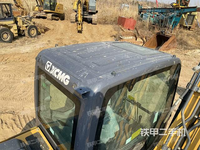 駕駛室頂部(整機(jī)外觀) 駕駛室頂部(整機(jī)外觀)