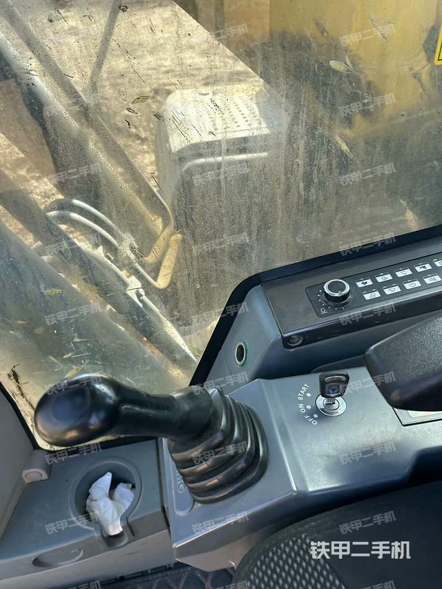 座椅左側(cè)控制臺(tái)/音響/含左手柄（駕駛室部分）