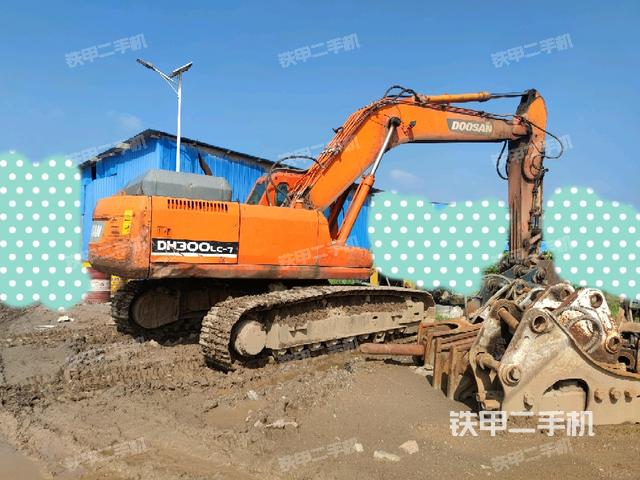 斗山DH300LC-7挖掘机的设备实拍-第1张实拍照片
