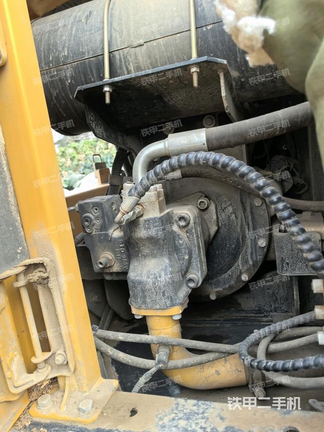 液壓泵艙室正面整體（整機(jī)外觀）