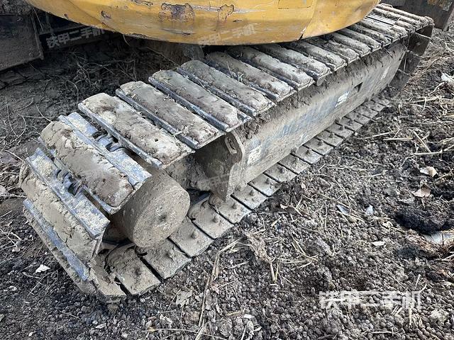 單側(cè)履帶整體(整機(jī)外觀) 單側(cè)履帶整體(整機(jī)外觀)