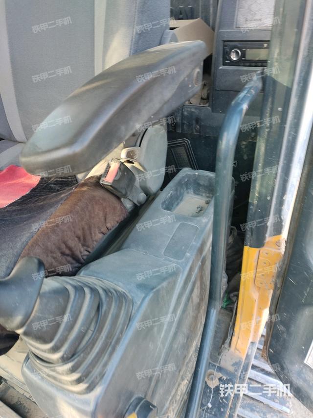 座椅左側(cè)控制臺/音響/含左手柄（駕駛室部分）