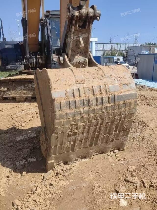 鏟斗右后整體(工作和回轉(zhuǎn)裝置) 鏟斗右后整體(工作和回轉(zhuǎn)裝置)