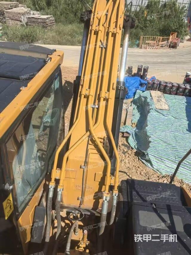 大臂背部俯視(工作和回轉(zhuǎn)裝置) 大臂背部俯視(工作和回轉(zhuǎn)裝置)