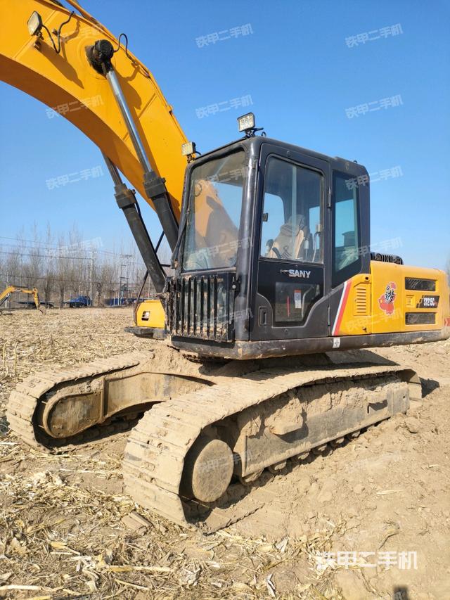 駕駛室整體(整機外觀) 駕駛室整體(整機外觀)