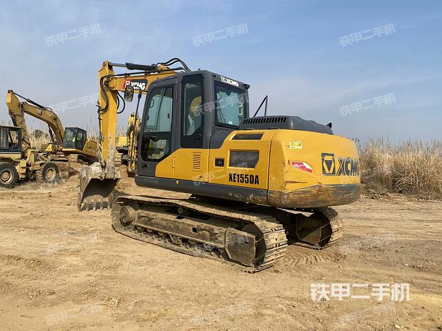 駕駛室整體(整機(jī)外觀) 駕駛室整體(整機(jī)外觀)