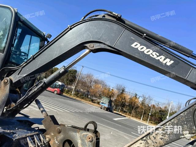 大臂整體?右側(cè)(工作和回轉(zhuǎn)裝置) 大臂整體?右側(cè)(工作和回轉(zhuǎn)裝置)