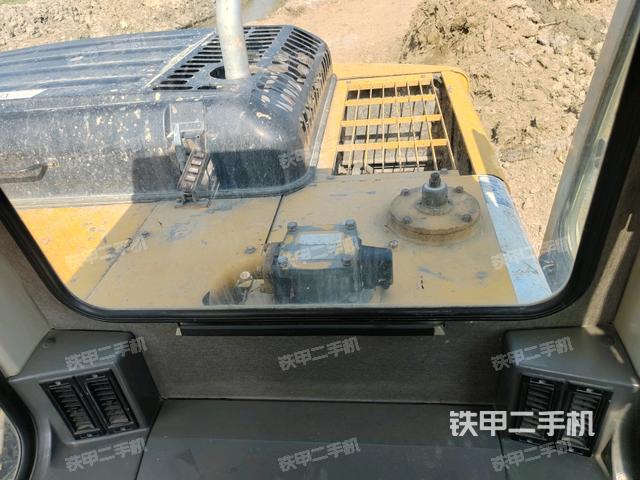 右側玻璃角標（駕駛室部分）