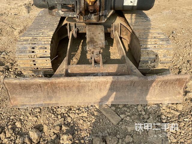 回转马达和主控阀（整机外观）