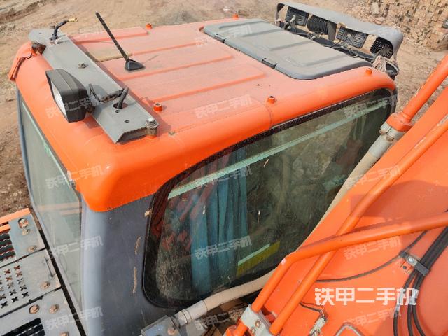 駕駛室頂部俯視(上車(chē)部件) 駕駛室頂部俯視(上車(chē)部件)