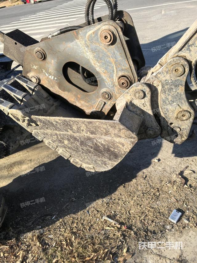 鏟斗45度(工作和回轉(zhuǎn)裝置) 鏟斗45度(工作和回轉(zhuǎn)裝置)