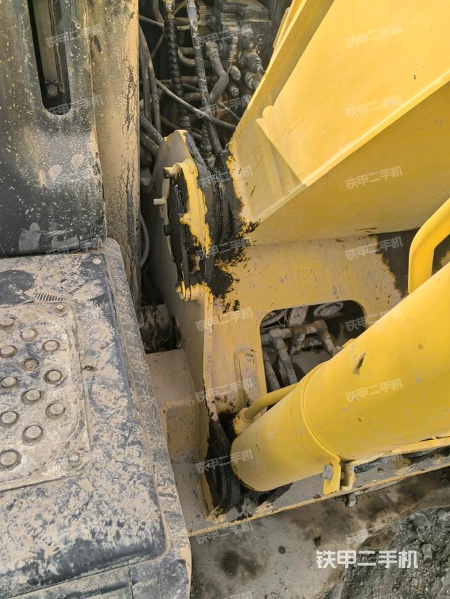 大臂根部?斜視(工作和回轉(zhuǎn)裝置) 大臂根部?斜視(工作和回轉(zhuǎn)裝置)