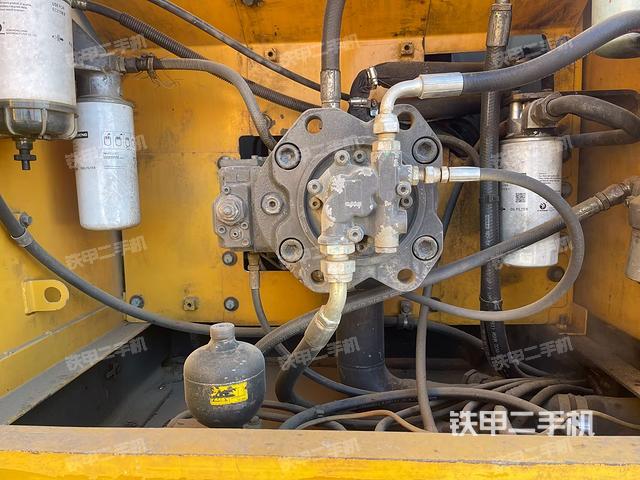 液壓泵艙室正面整體（整機(jī)外觀）