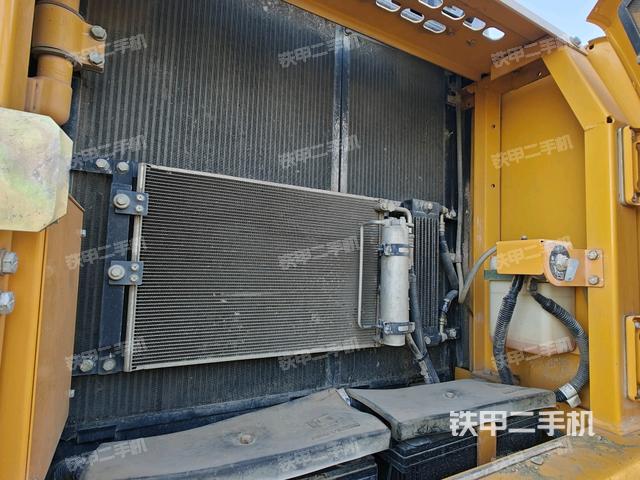 散熱器正面(大件艙室) 散熱器正面(大件艙室)
