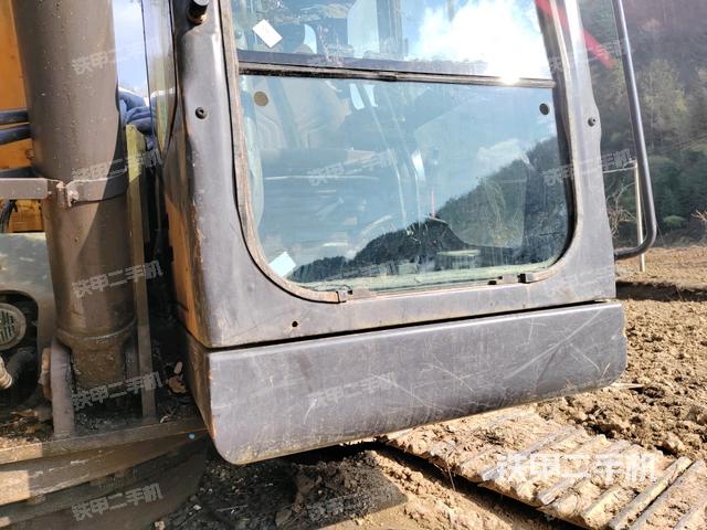 转盘和下车架正前（工作和回转装置）