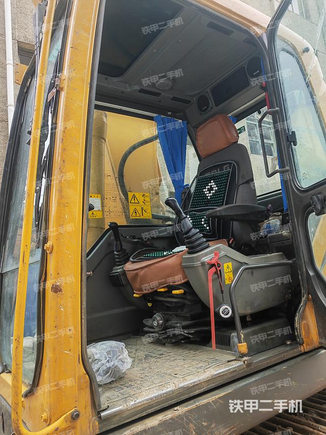 駕駛室整體（整機外觀）