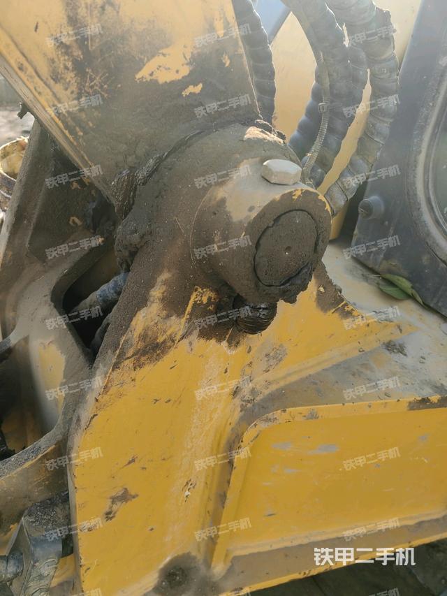 大臂根部?斜（工作和回轉(zhuǎn)裝置）