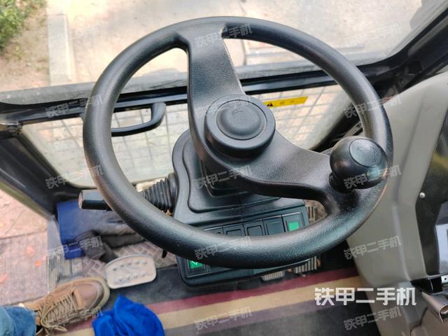 駕駛室左前45度(駕駛室部分) 駕駛室左前45度(駕駛室部分)