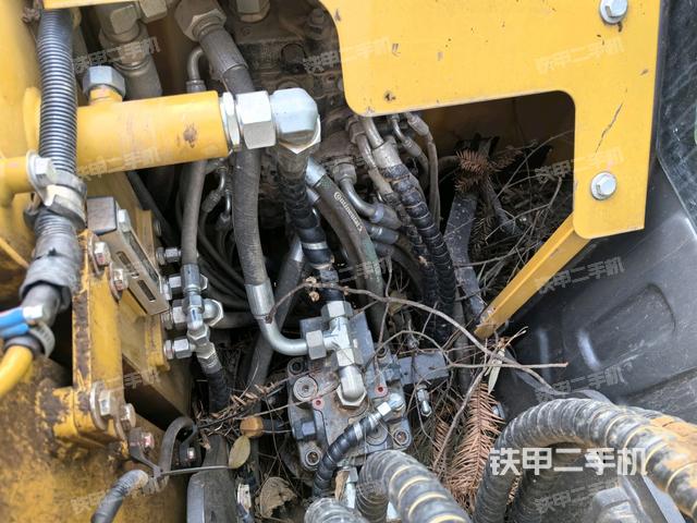 發(fā)動(dòng)機(jī)室（上車部件）