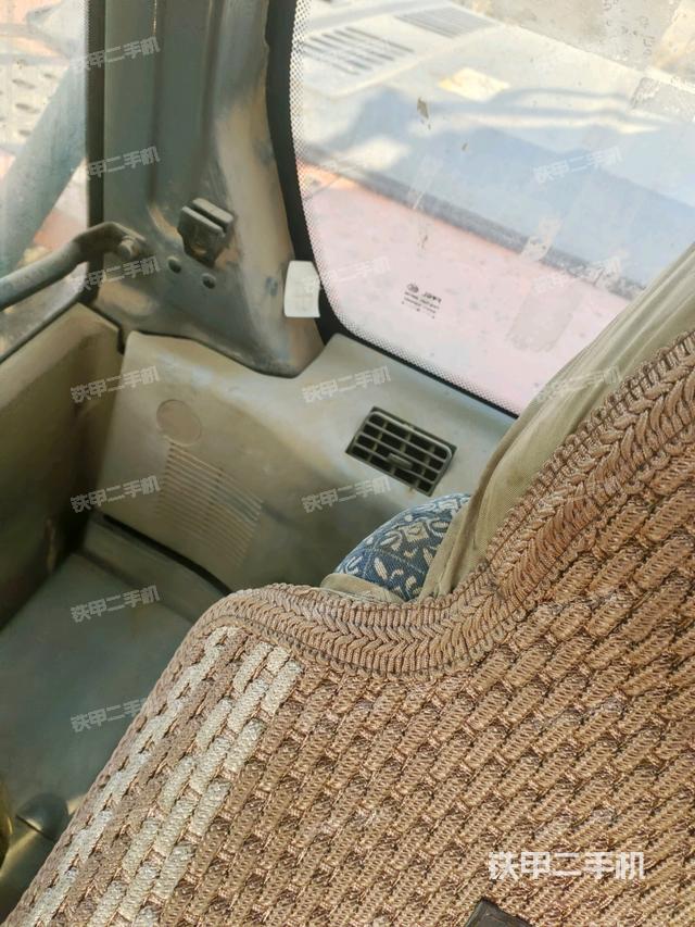 后窗玻璃角標(biāo)（駕駛室部分）