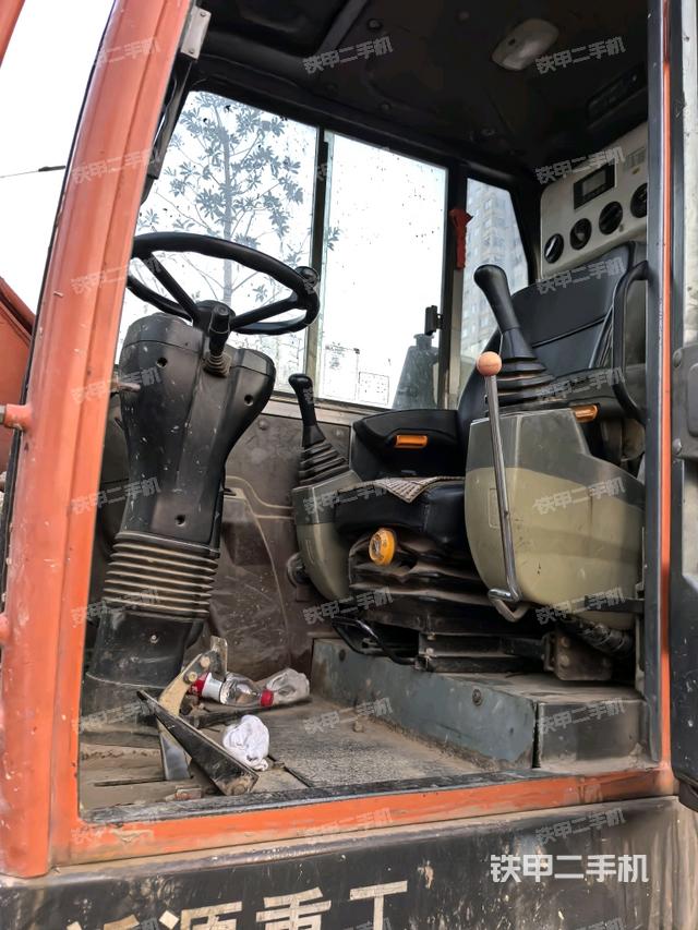 駕駛室整體(整機外觀) 駕駛室整體(整機外觀)