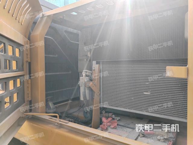 散熱器正面(大件艙室) 散熱器正面(大件艙室)