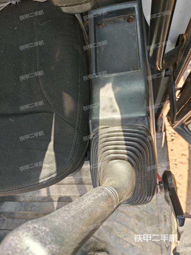 座椅左側(cè)控制臺/音響/含左手柄（駕駛室部分）