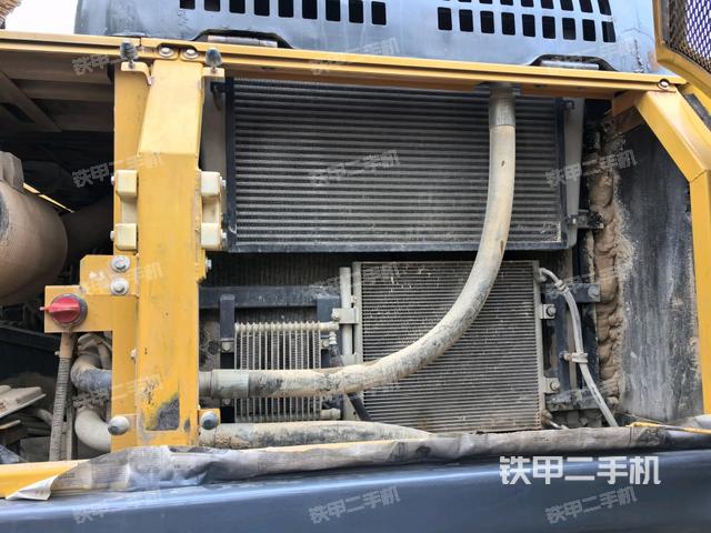 散熱器正面(大件艙室) 散熱器正面(大件艙室)