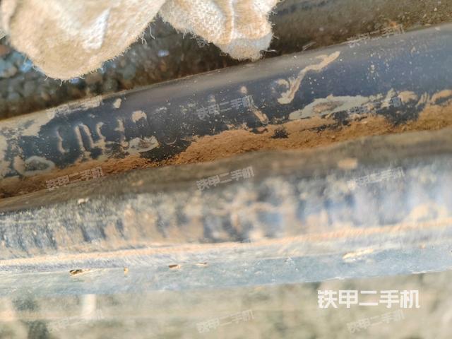 行走控制手柄和踏板 俯拍（驾驶室部分）