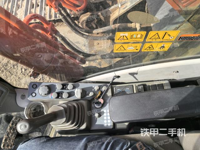 座椅右側(cè)控制臺/鑰匙門/油門/含右手柄(駕駛室部分) 座椅右側(cè)控制臺/鑰匙門/油門/含右手柄(駕駛室部分)
