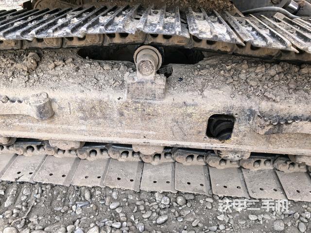 左驅(qū)動輪（行走機構(gòu)）