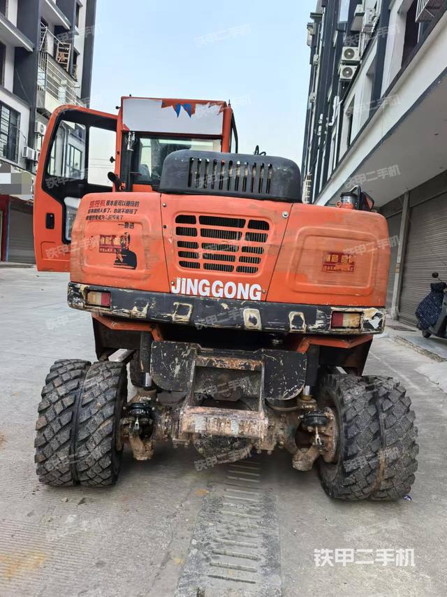 單側(cè)履帶整體(整機外觀) 單側(cè)履帶整體(整機外觀)