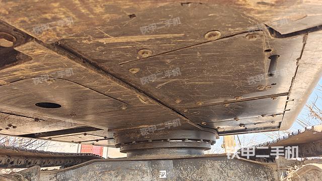 回轉(zhuǎn)馬達(dá)和主控閥（整機(jī)外觀）