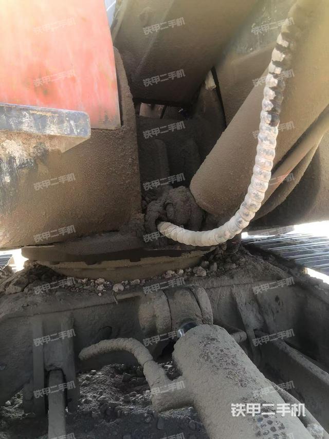 铲斗右后整体（工作和回转装置）