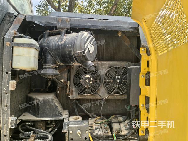 散熱器正面(大件艙室) 散熱器正面(大件艙室)