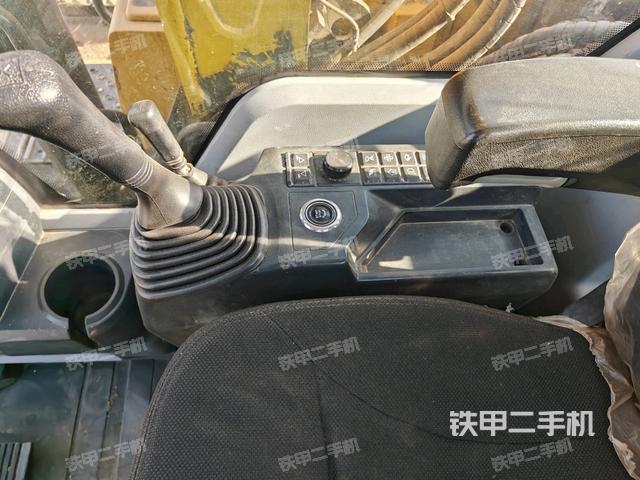 座椅右側(cè)控制臺/鑰匙門/油門/含右手柄（駕駛室部分）