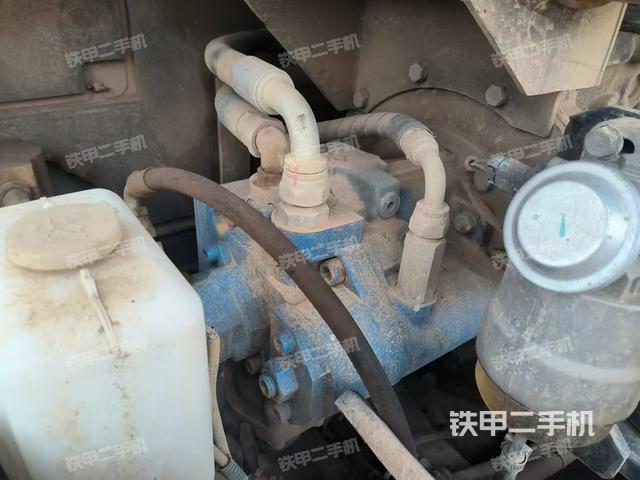 液壓泵艙室正面整體(整機外觀) 液壓泵艙室正面整體(整機外觀)