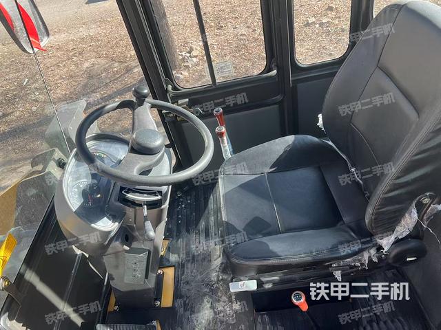 駕駛室工作臺（整機(jī)外觀及大件）