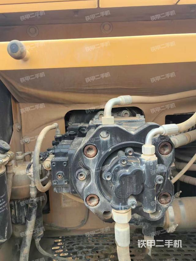 液壓泵艙室正面整體(整機(jī)外觀) 液壓泵艙室正面整體(整機(jī)外觀)